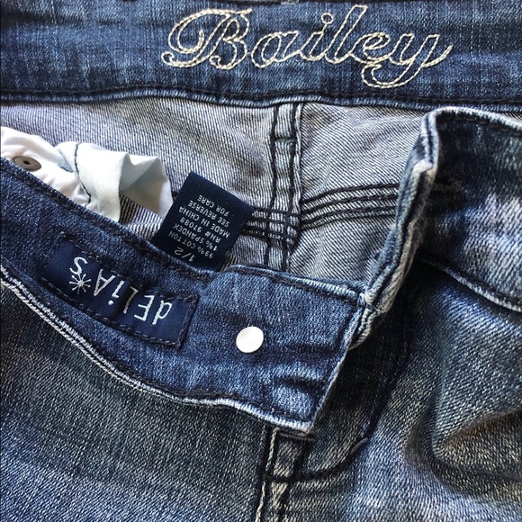 Delia’s Bailey 1/2 low- rise straight-leg Jeans - Picture 3 of 3